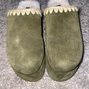 MOU Olive Chunky Platform Women’s Size 9.5-10 Cozy Fur Lined